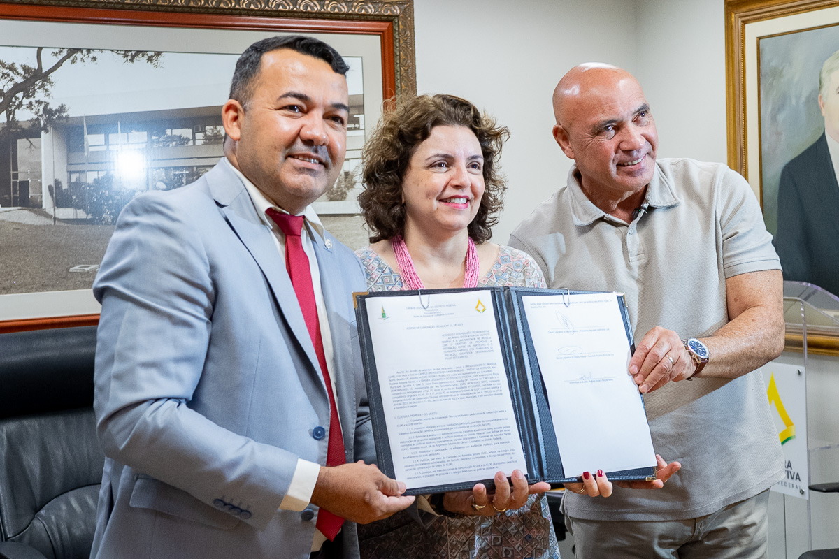 Cerimônia de Assinatura do Acordo CLDF-UnB